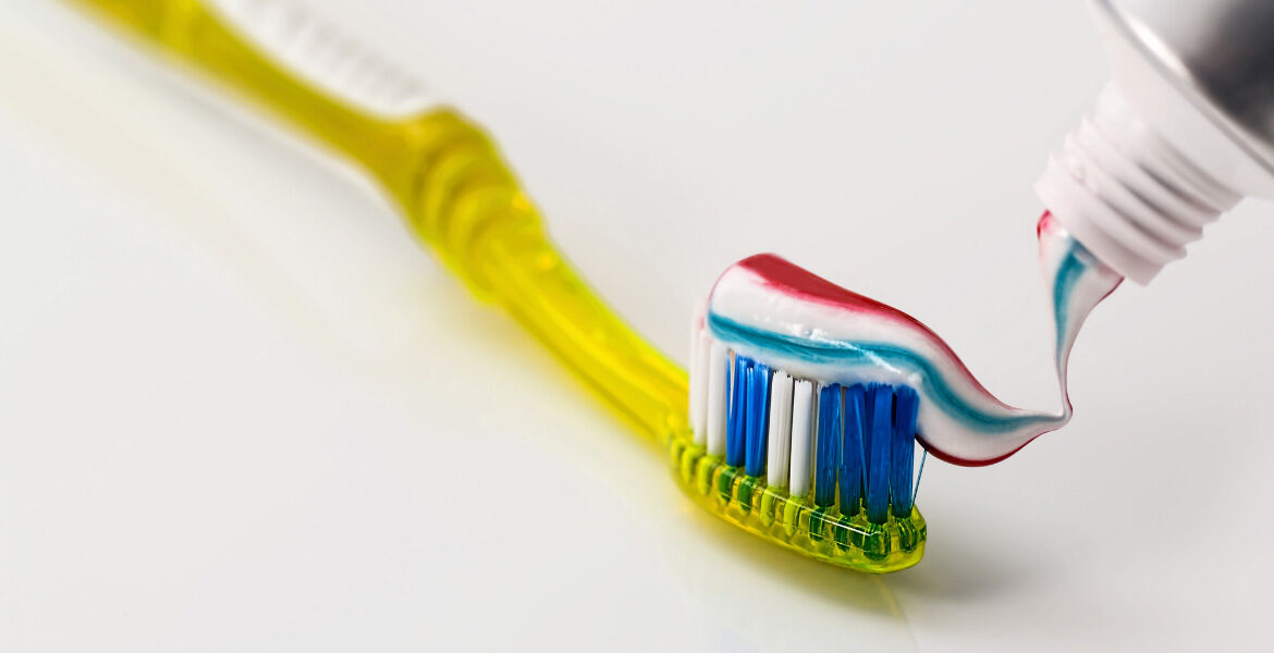 Tu pasta de dientes y el enjuague bucal pueden combatir el COVID-19