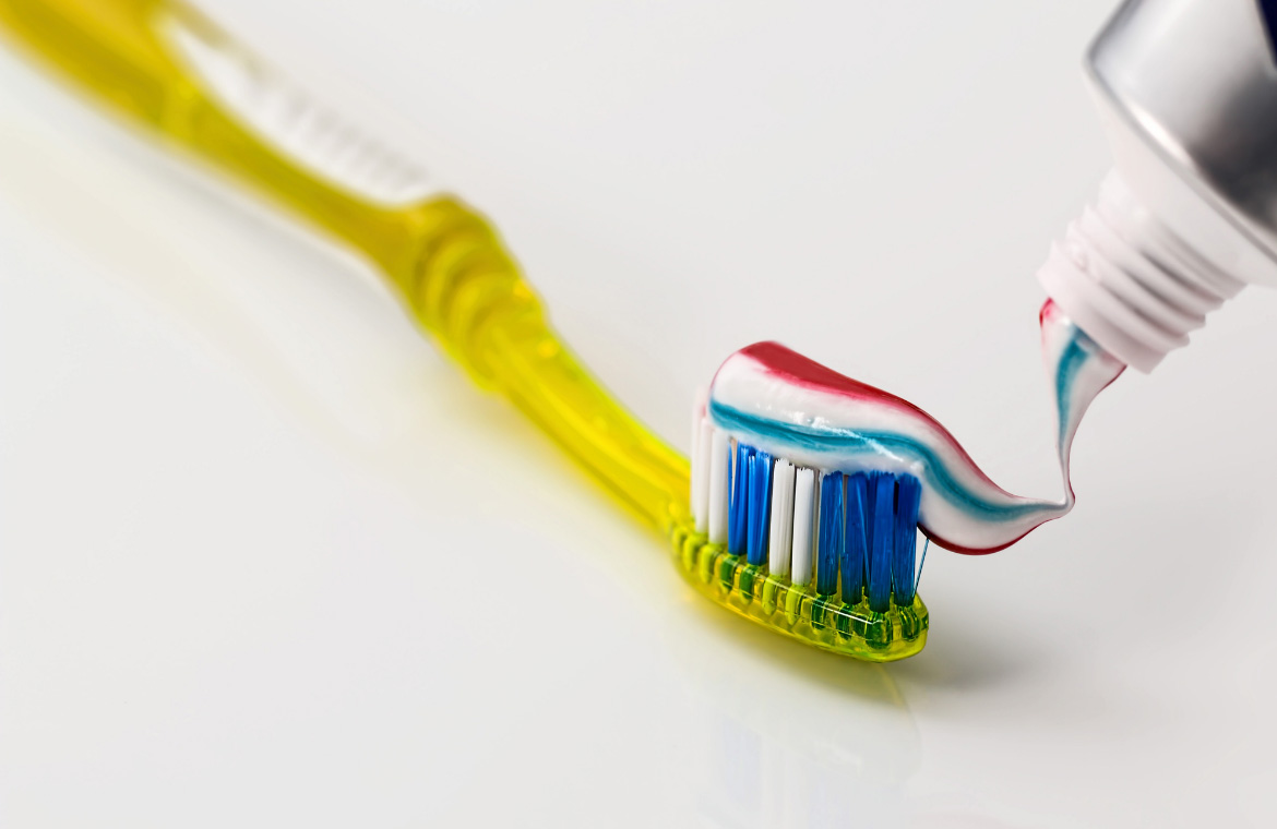 Tu pasta de dientes y el enjuague bucal pueden combatir el COVID-19