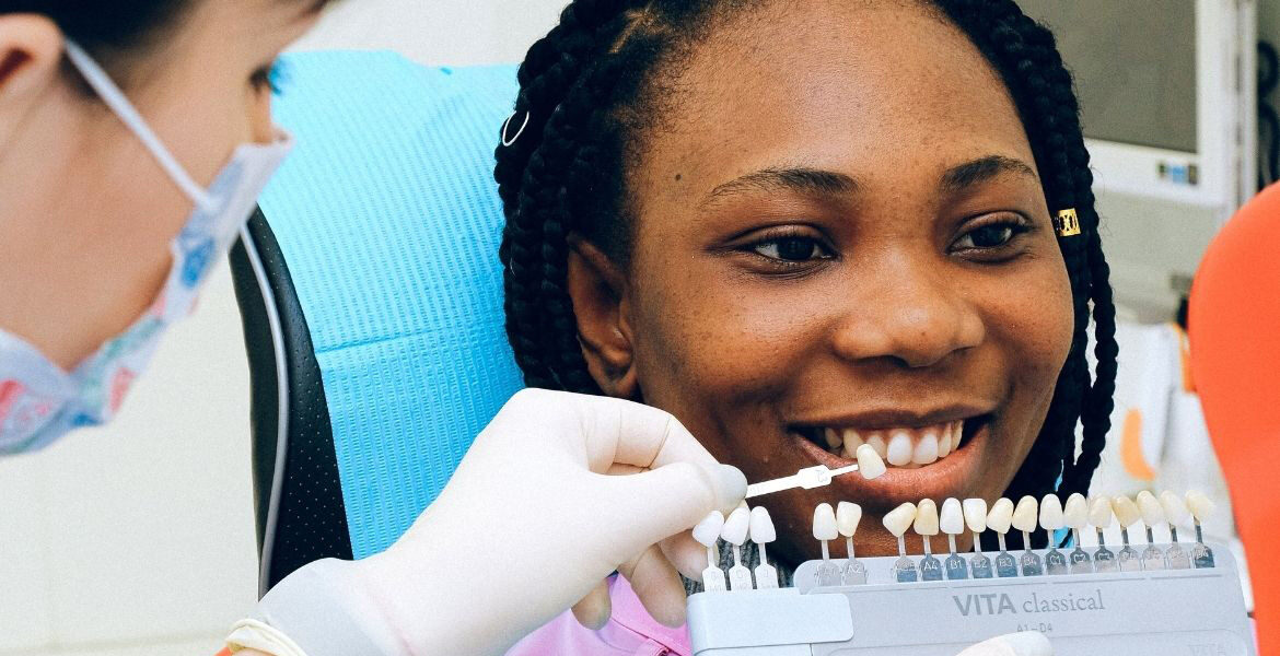 Carillas dentales: la solución estética para corregir tu sonrisa