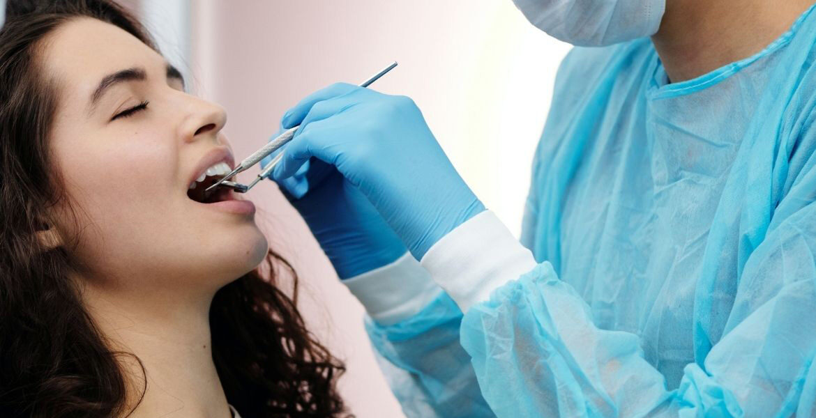 Estas son las manchas más comunes en los dientes y sus posibles tratamientos