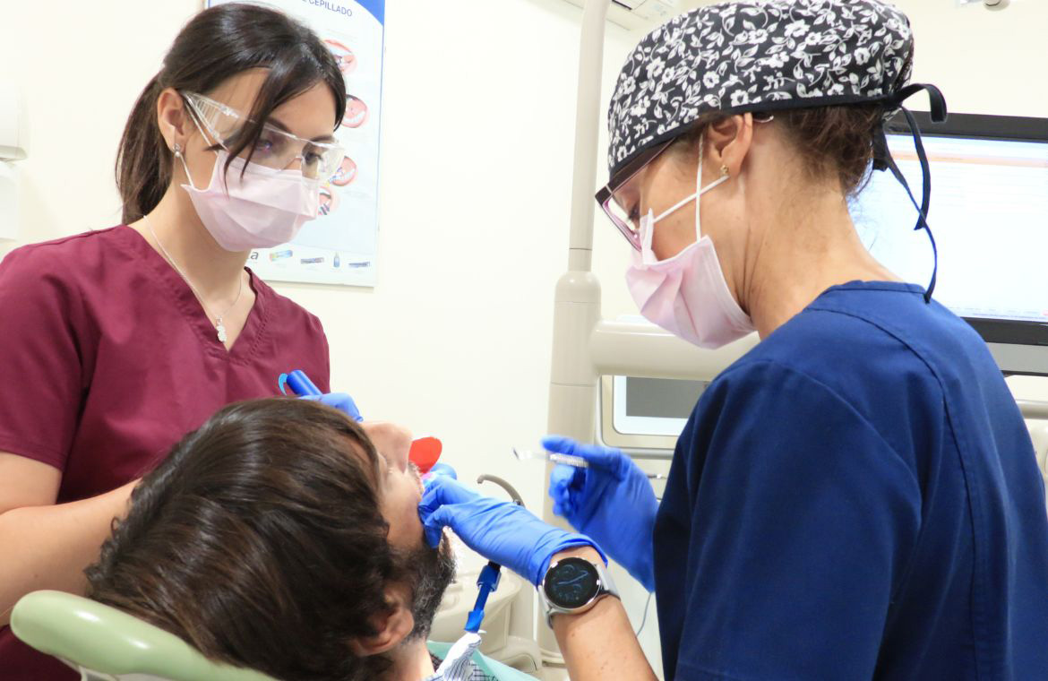 Cinco razones para confiar en los profesionales de Clínica Dental Simón