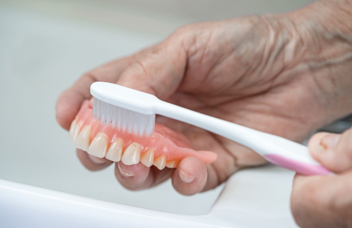 Guía para el cuidado óptimo de prótesis dentales