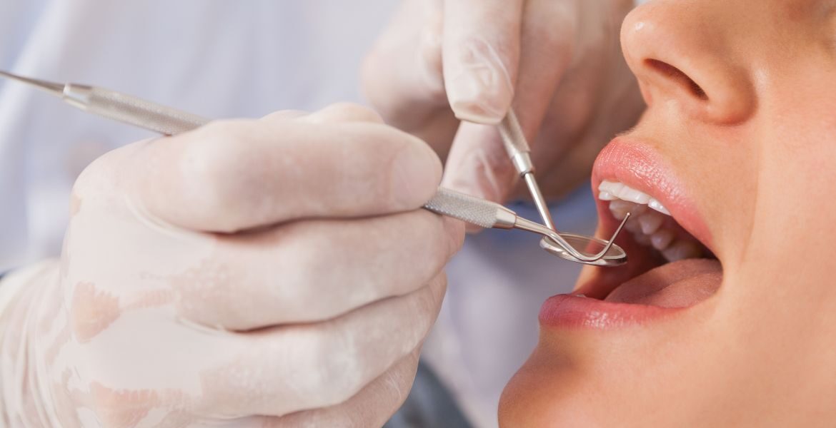 Cuida tu sonrisa con la odontología general y restauradora en Clínica Dental Simón